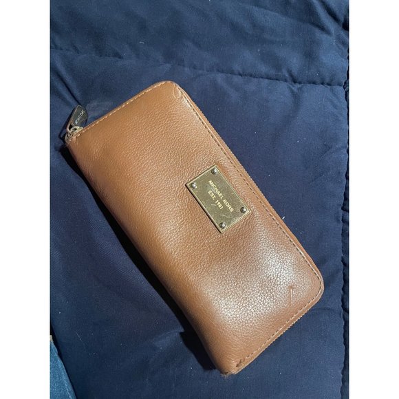 Michael Kors Pebbled Leather Zippered Wallet Camel Used - Picture 1 of 14